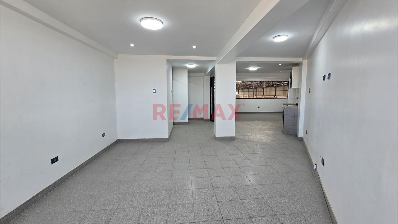 🏭 Local Comercial + Oficinas + Amplia Área Operativa En Cerro Colorado - 15
