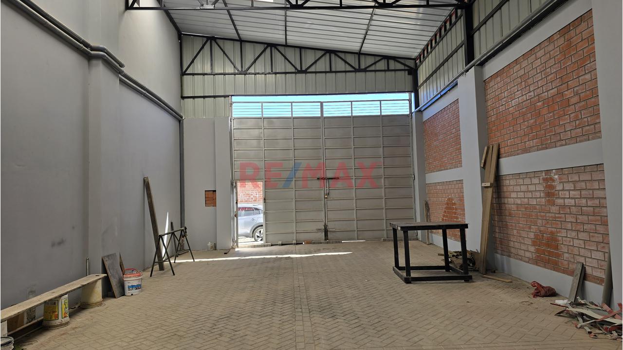 🏭 Local Comercial + Oficinas + Amplia Área Operativa En Cerro Colorado - 21