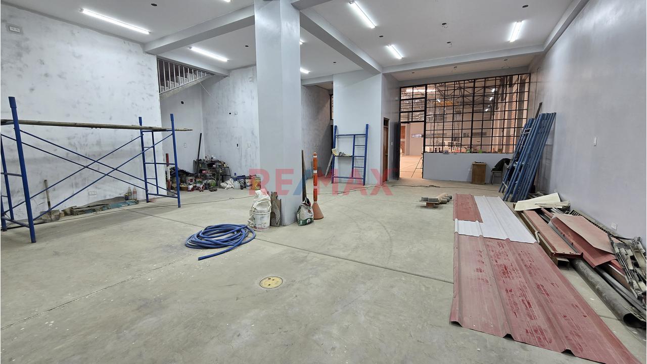 🏭 Local Comercial + Oficinas + Amplia Área Operativa En Cerro Colorado - 19