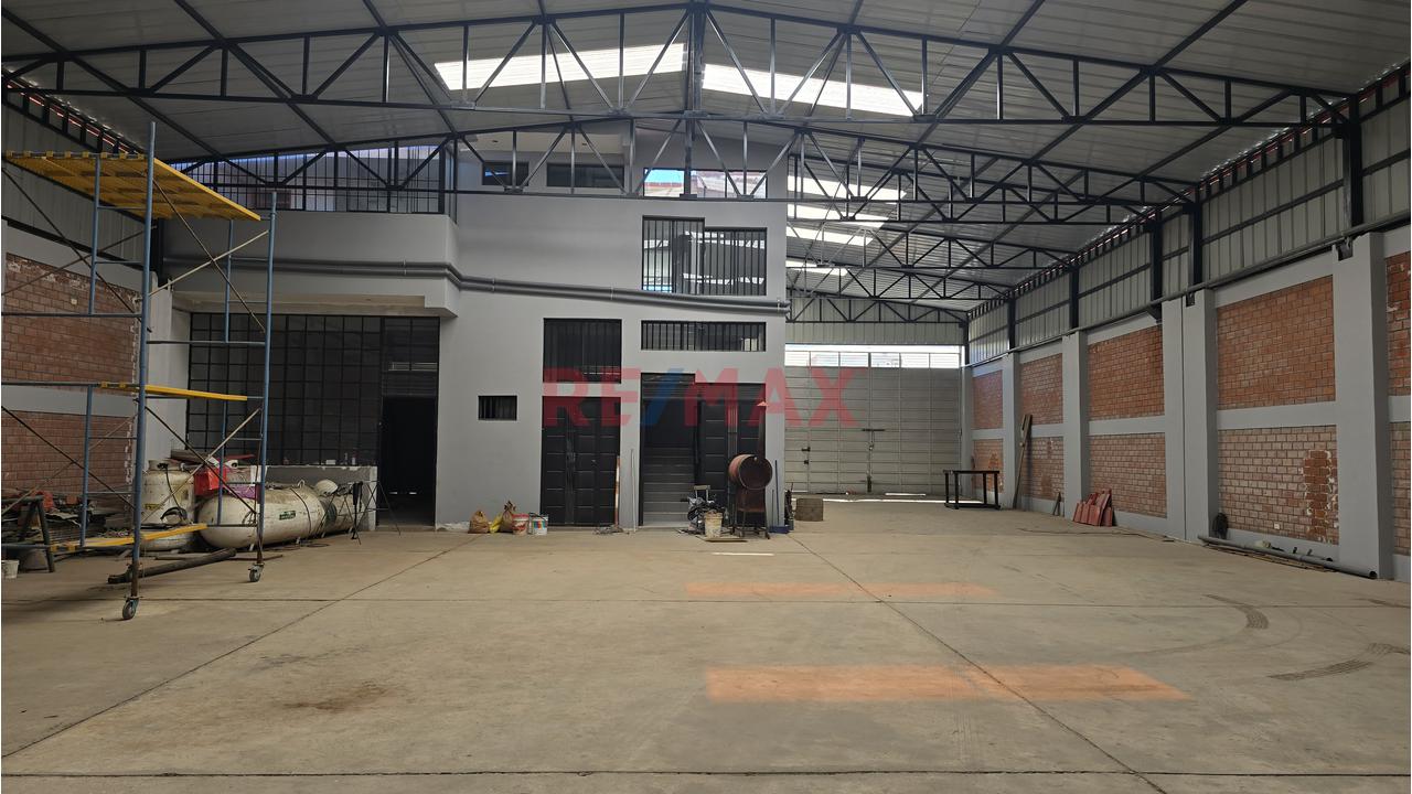 🏭 Local Comercial + Oficinas + Amplia Área Operativa En Cerro Colorado - 16