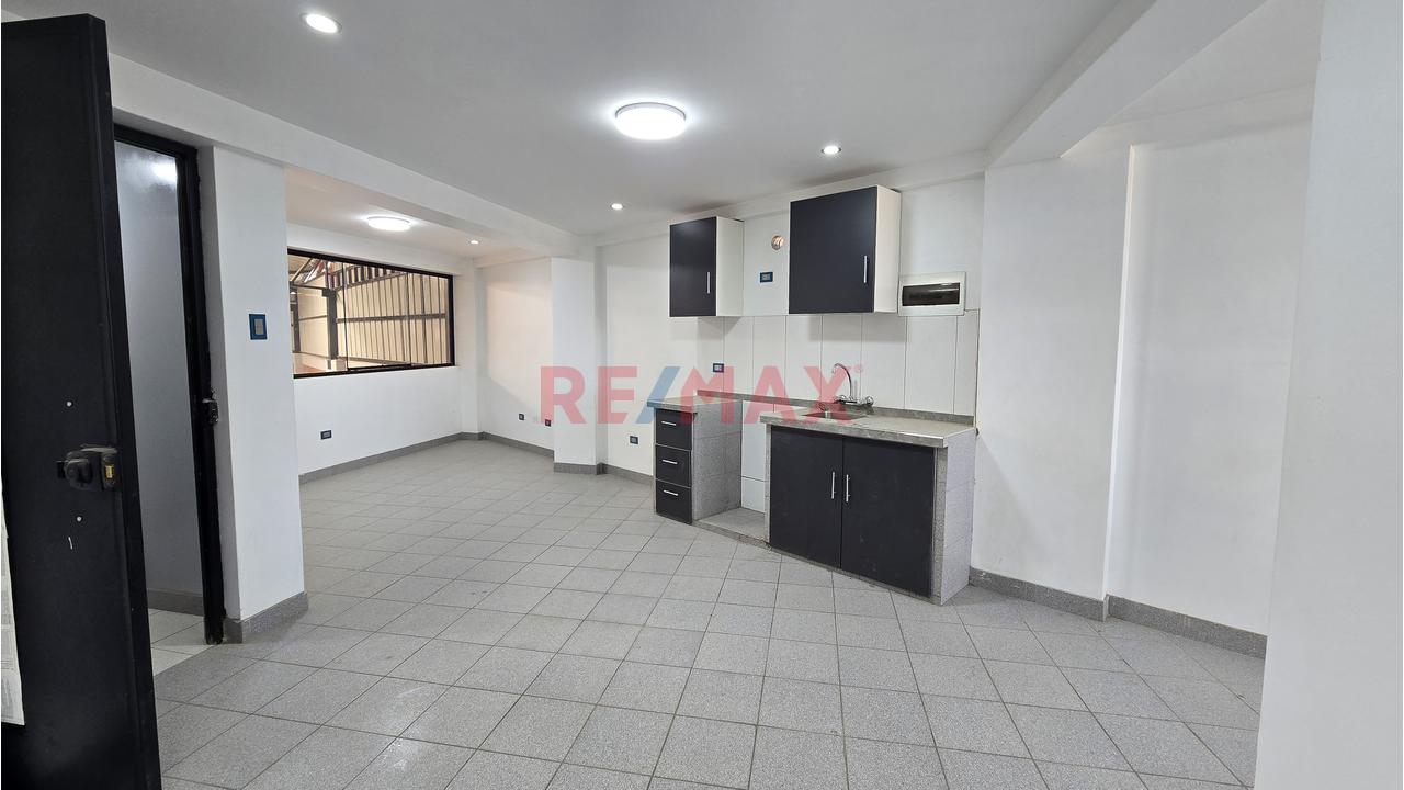 🏭 Local Comercial + Oficinas + Amplia Área Operativa En Cerro Colorado - 17