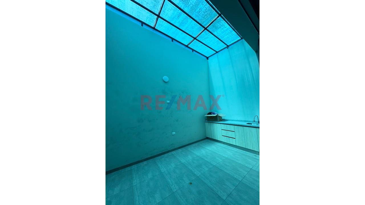 ¡Se Vende Amplio Inmueble Con Salón De Eventos, Cochera Y Gran Potencial En Miraflores! - 6