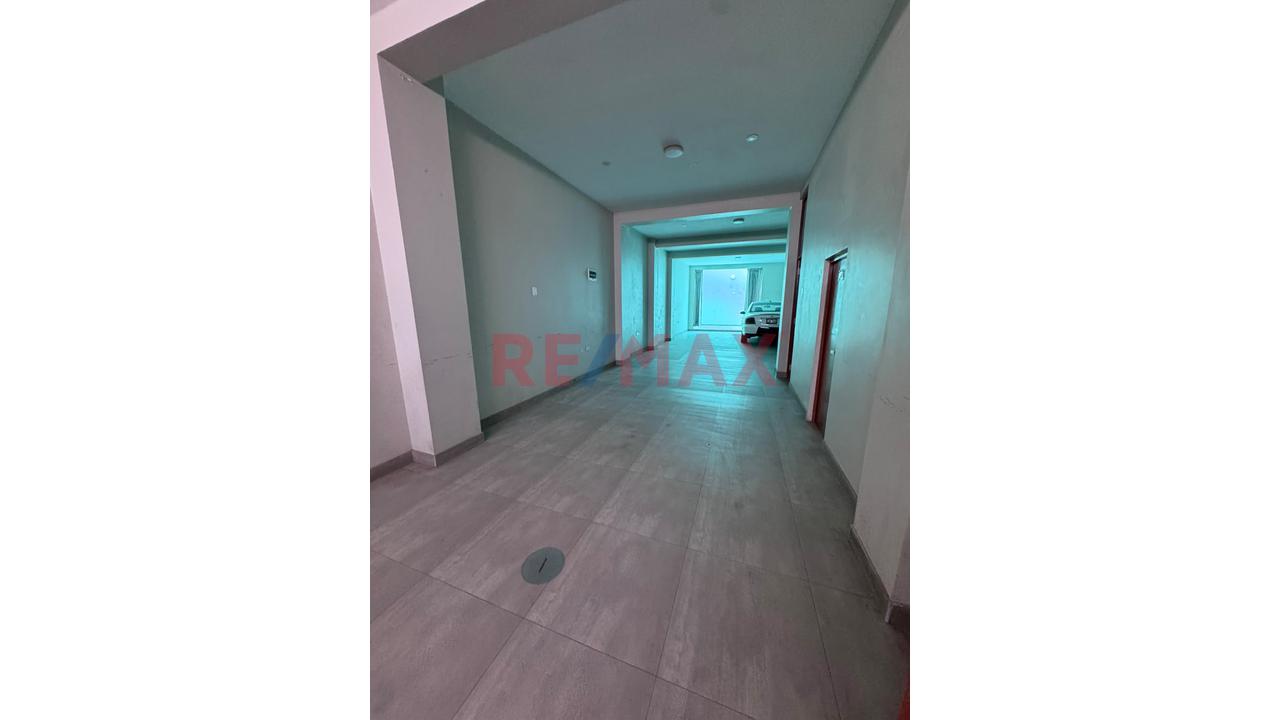 ¡Se Vende Amplio Inmueble Con Salón De Eventos, Cochera Y Gran Potencial En Miraflores! - 14
