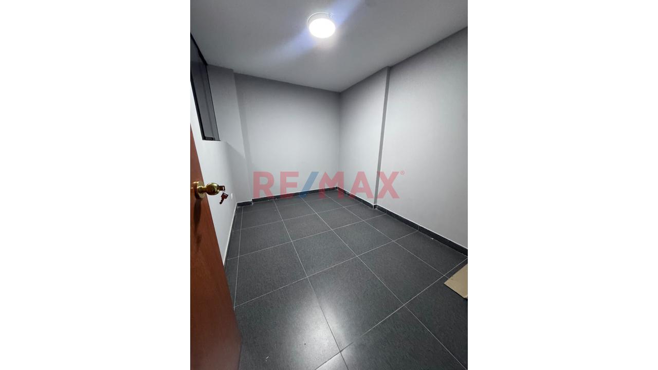 ¡Se Vende Amplio Inmueble Con Salón De Eventos, Cochera Y Gran Potencial En Miraflores! - 7