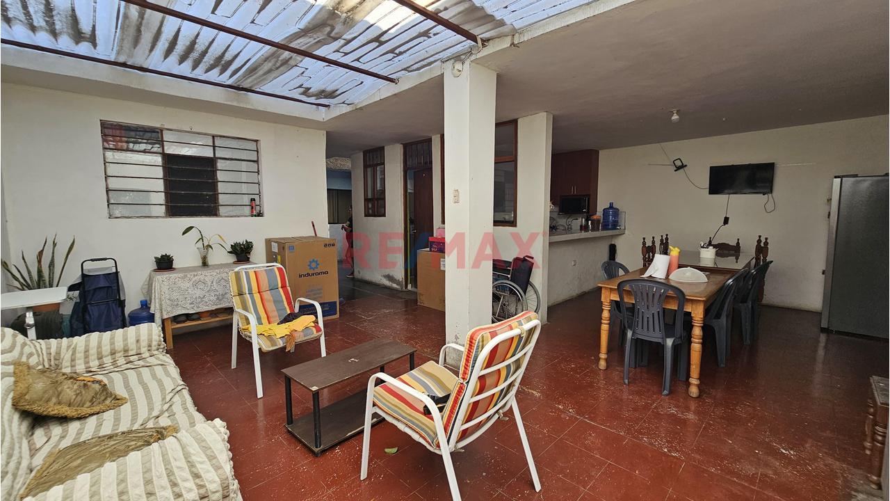 Se Vende Casa Como Terreno En Urb. Santa Isabel (2 Pisos) - 2
