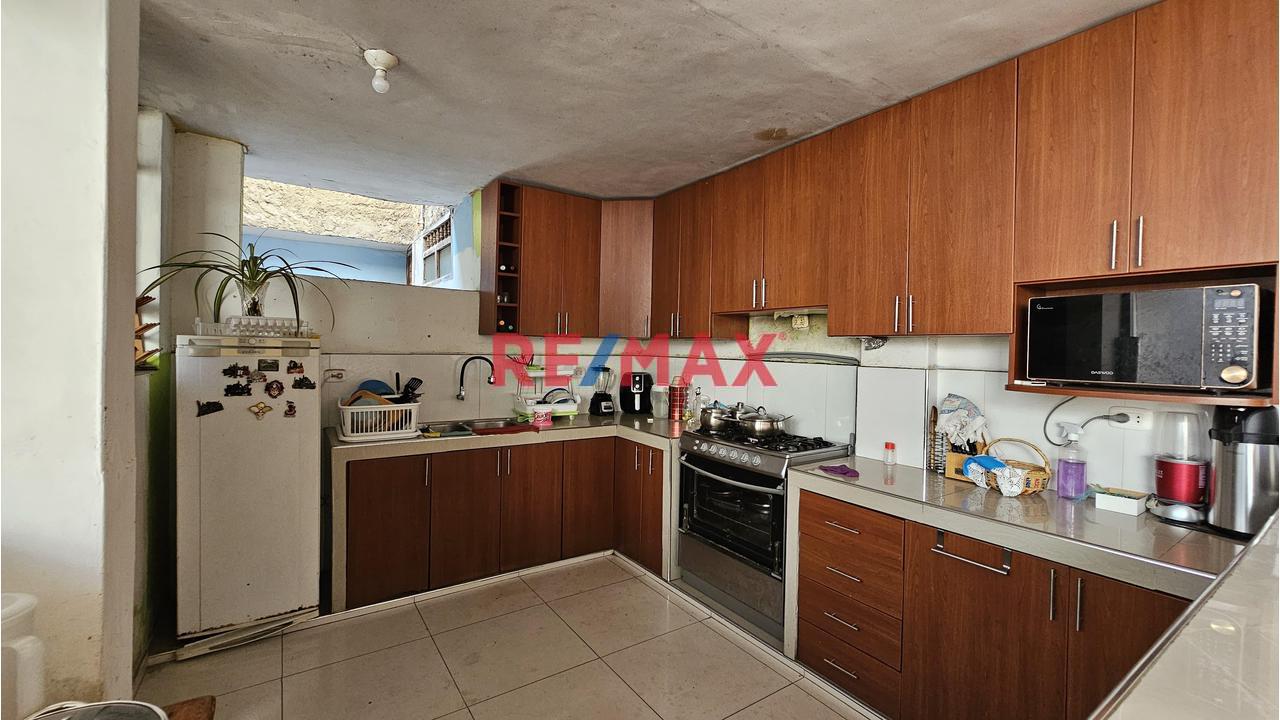 Se Vende Casa Como Terreno En Urb. Santa Isabel (2 Pisos) - 1