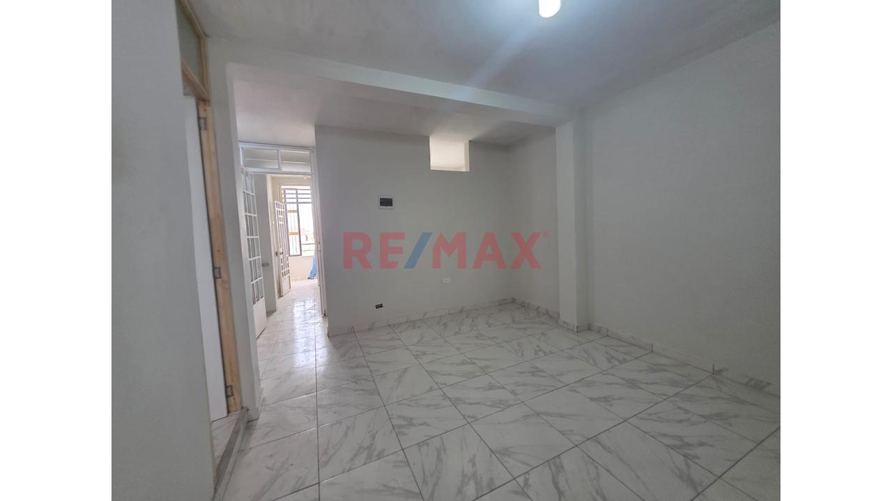 Alquiler De Departamento 2Do Piso 3 Habitaciones 1000 Soles — foto 2