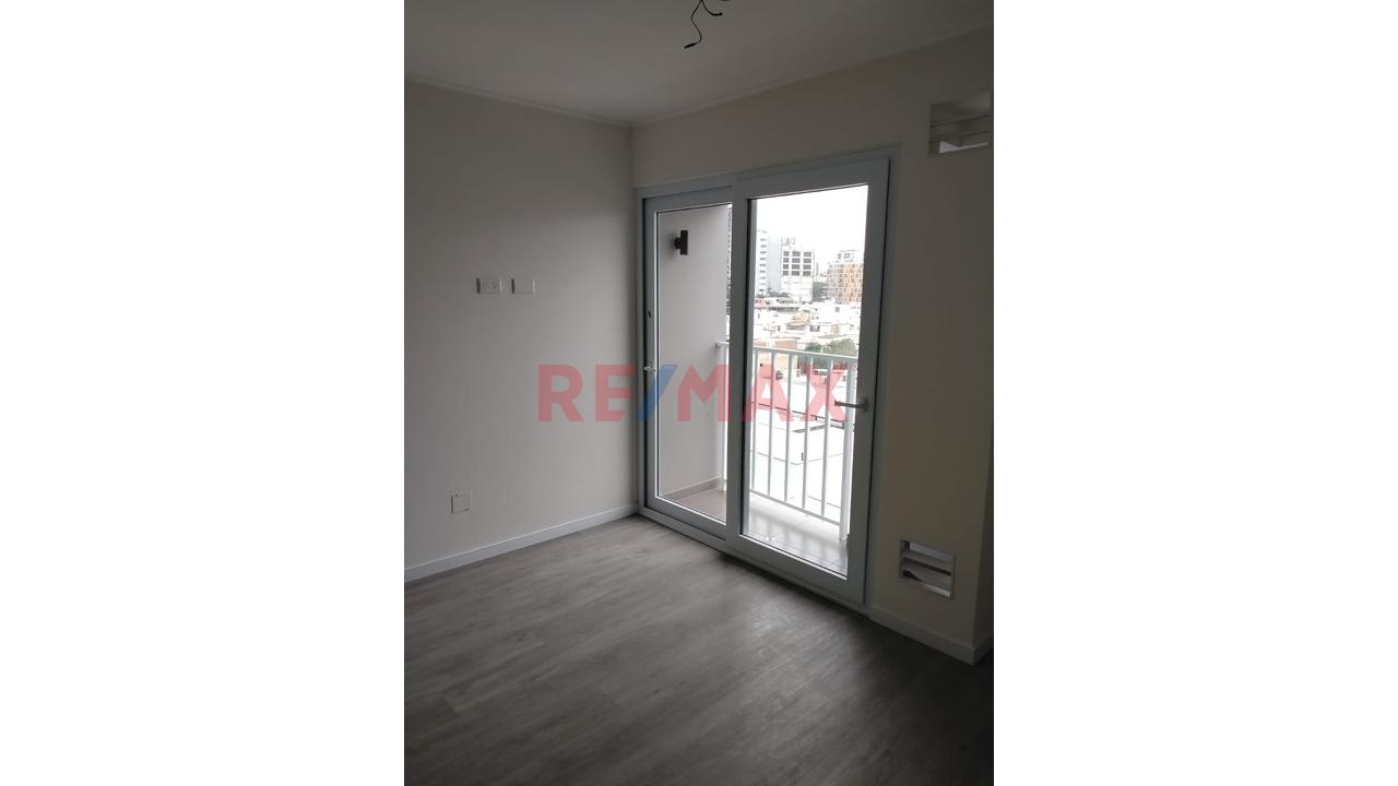 Alquiler De Departamento En Miraflores 8° Piso En Estreno — foto 9