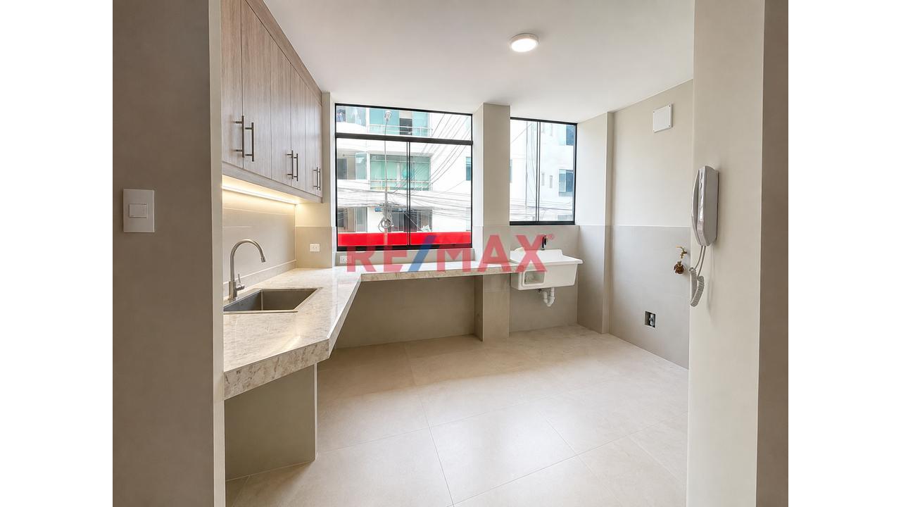 Alquiler De Departamento De Estreno – Excelente Ubicación -En El Distrito De Ate - 1