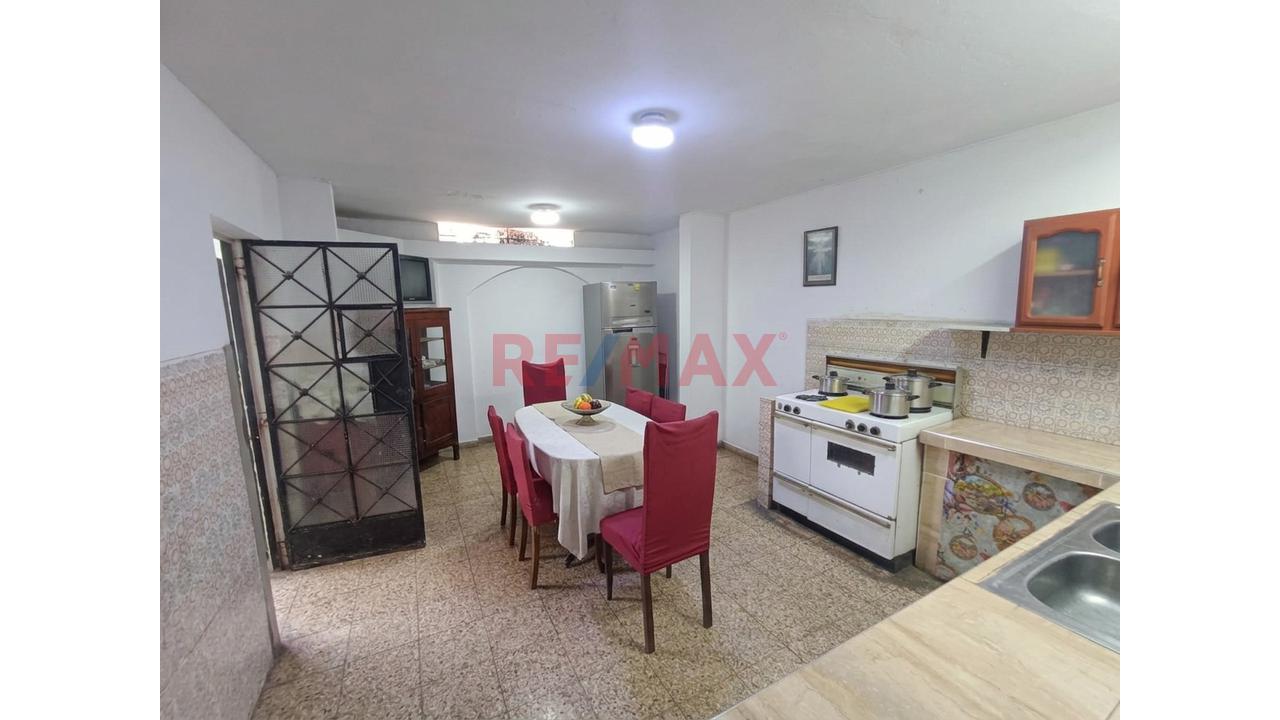 Amplia Casa En Venta En Bellavista | 152 M² De Terreno + 242 M² Construidos — foto 2