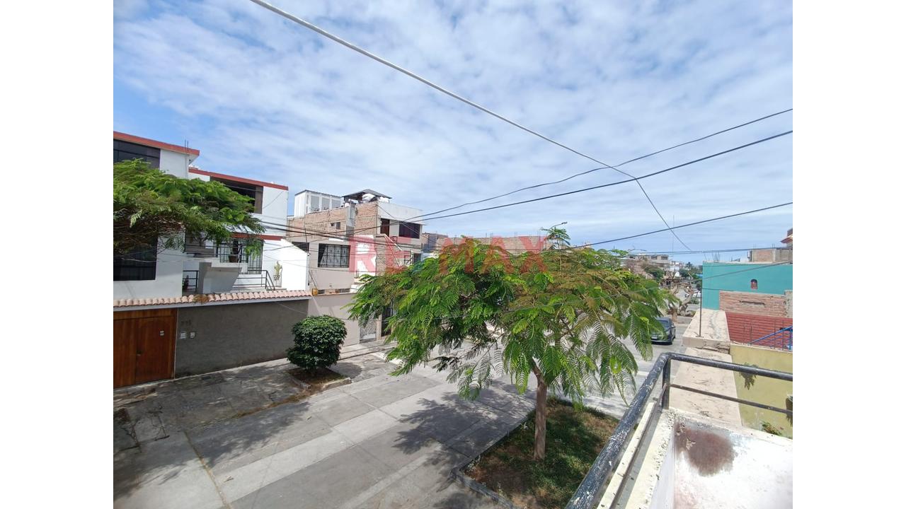 Amplia Casa En Venta En Bellavista | 152 M² De Terreno + 242 M² Construidos - 16