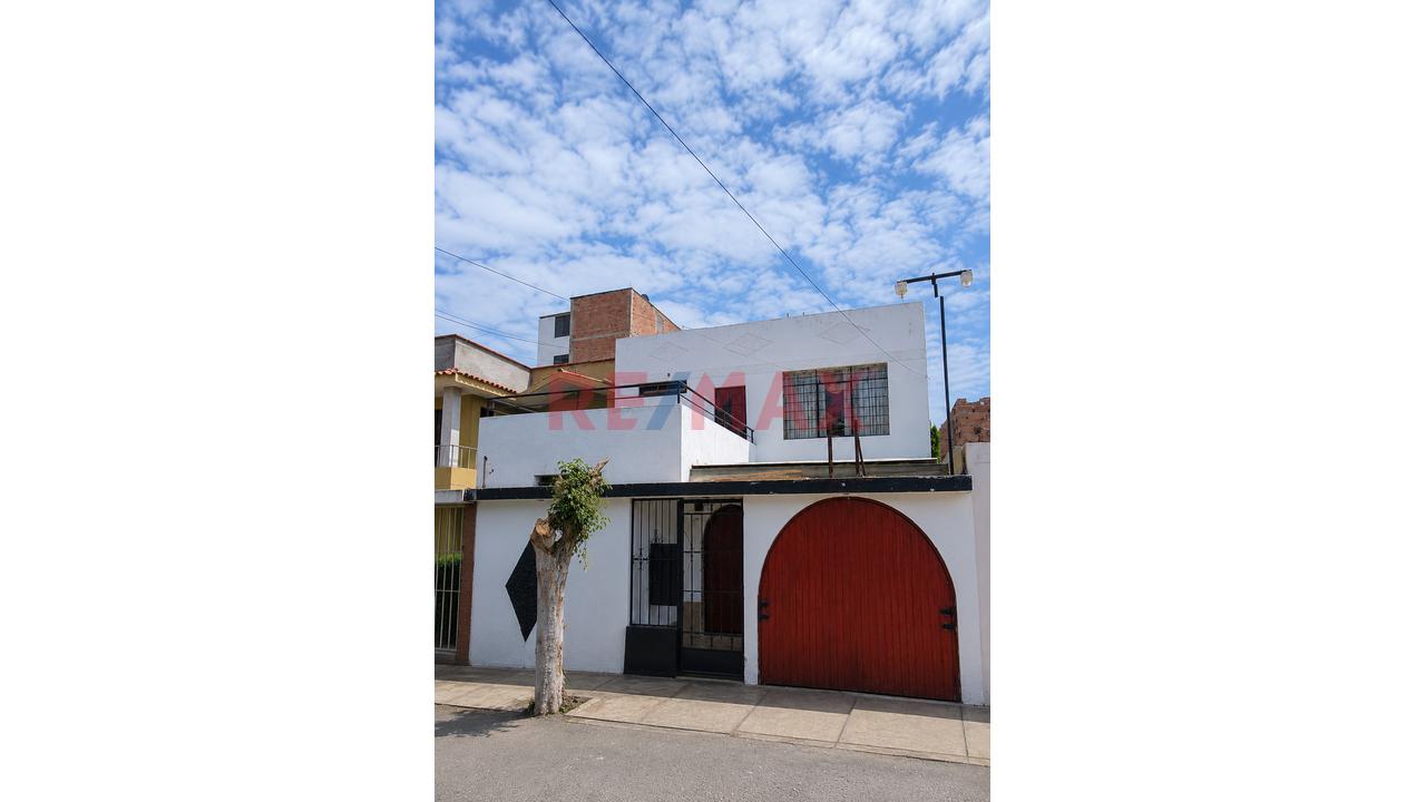 Amplia Casa En Venta En Bellavista | 152 M² De Terreno + 242 M² Construidos