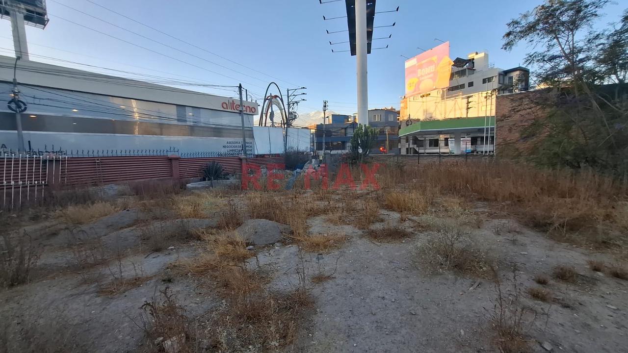 Terreno Estratégico En Esquina De 1,500 M² - 1