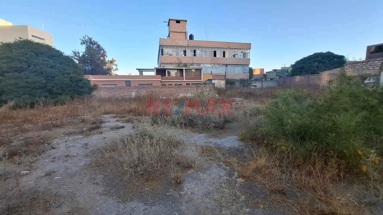 Terreno Estratégico En Esquina De 1,500 M² - 5