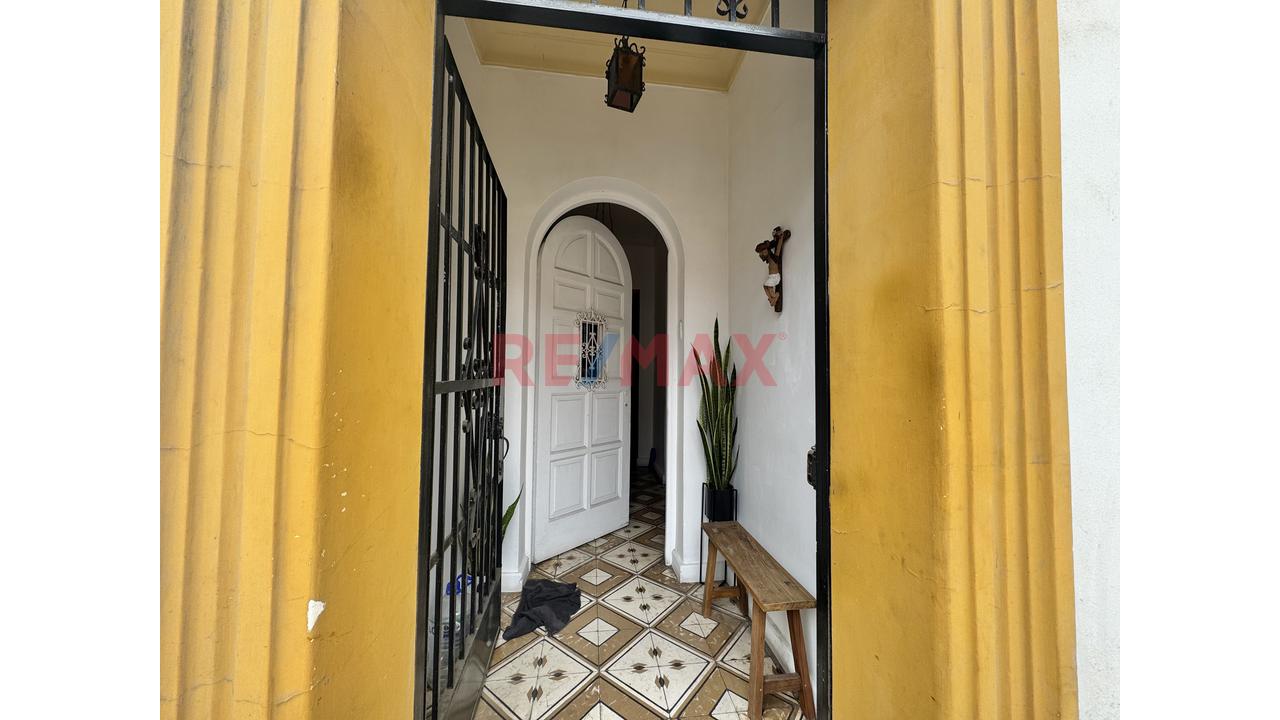 Casa Primer Piso Con Ingreso Independiente, Patio Y Cochera Techada – Jesús María - 2