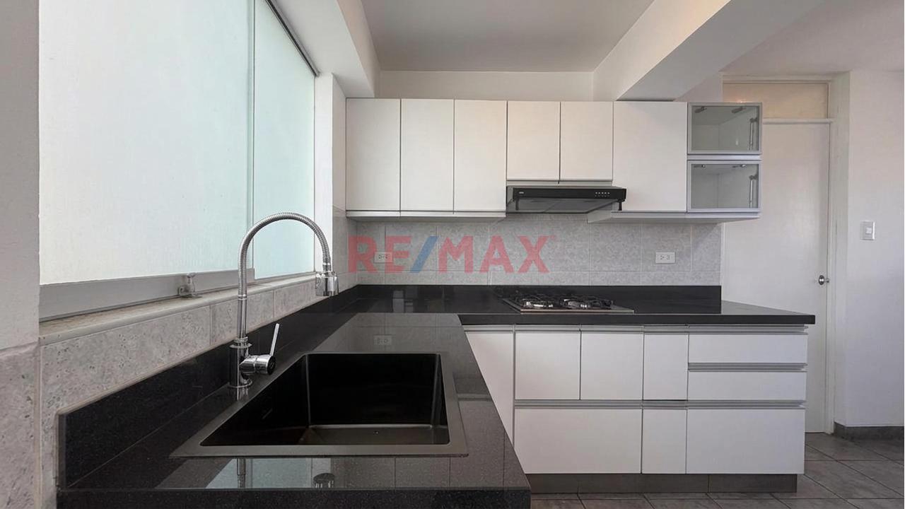 Departamento De 95 M² En Alquiler | 3 Dormitorios + Cochera | Piso 10 | Jesús María — foto 3