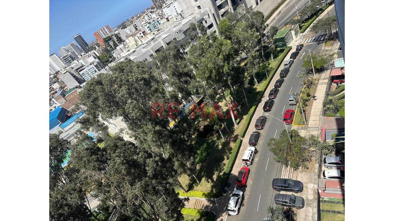 Vendo Lindo Departamento De 3 Habitaciones Con Vista A Parque En Miraflores!! — foto 2