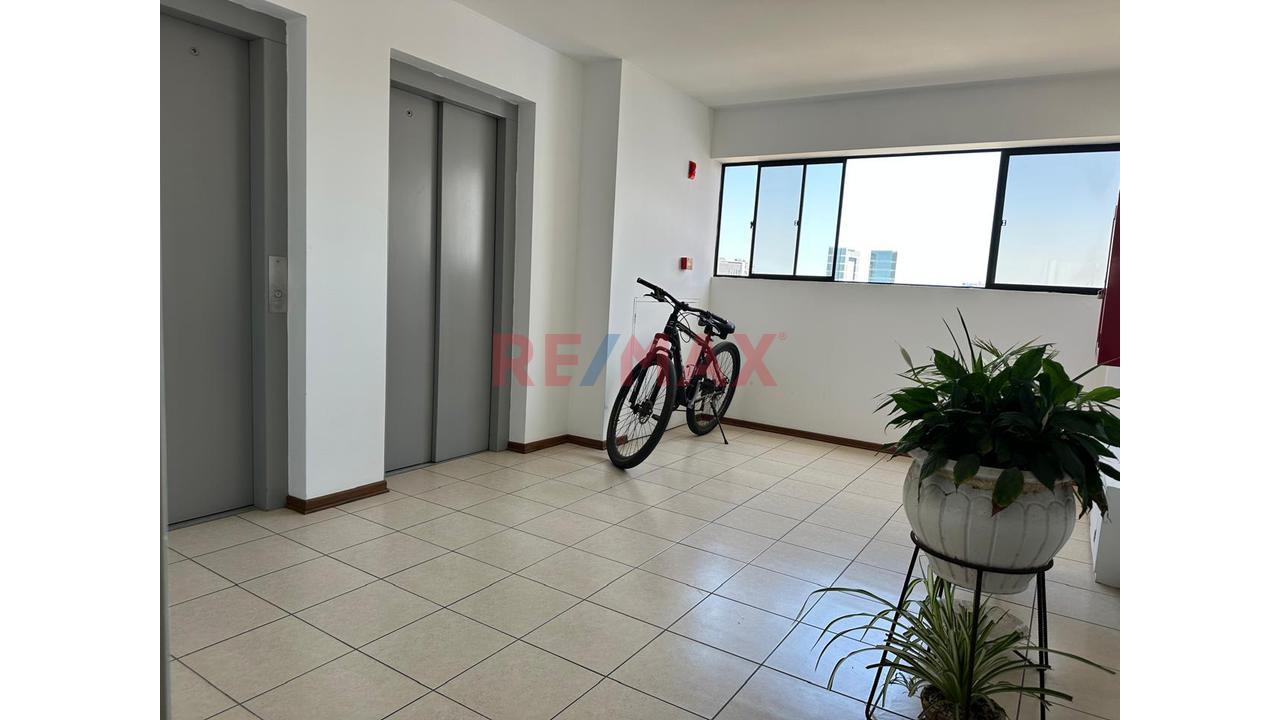 Vendo Lindo Departamento De 3 Habitaciones Con Vista A Parque En Miraflores!! — foto 13