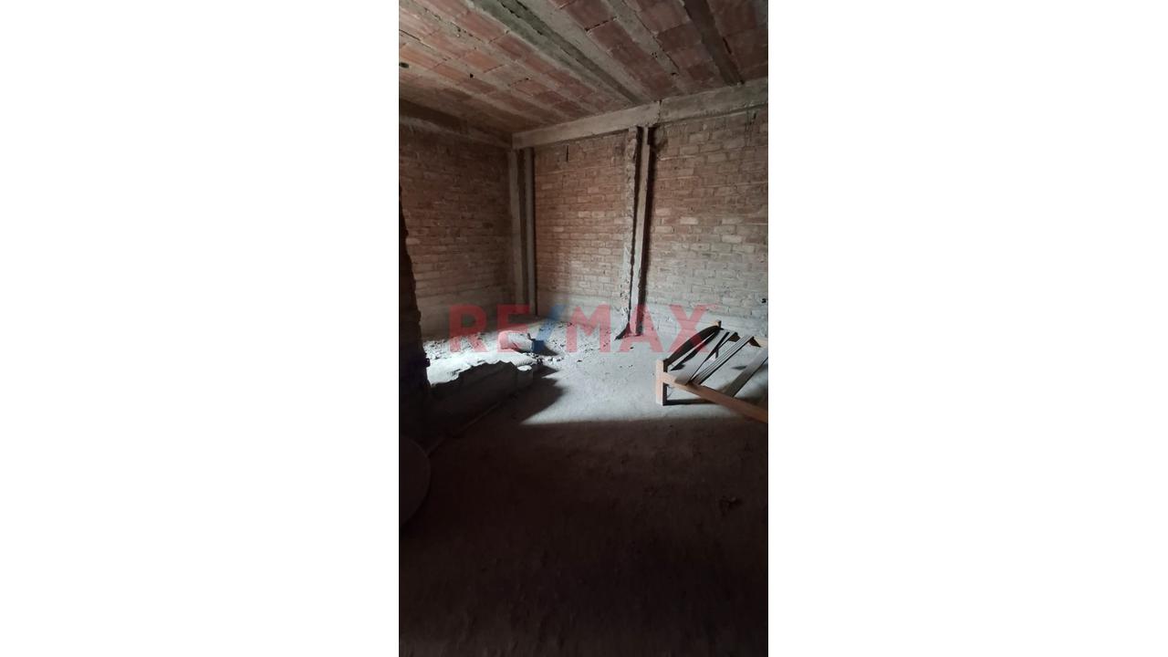 Se Vende Casa Como Terreno  A.T. 120 M2 En Los Olivos De Pro San Martin De Porres — foto 3