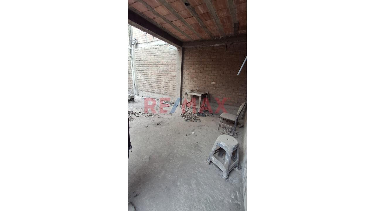 Se Vende Casa Como Terreno  A.T. 120 M2 En Los Olivos De Pro San Martin De Porres — foto 8