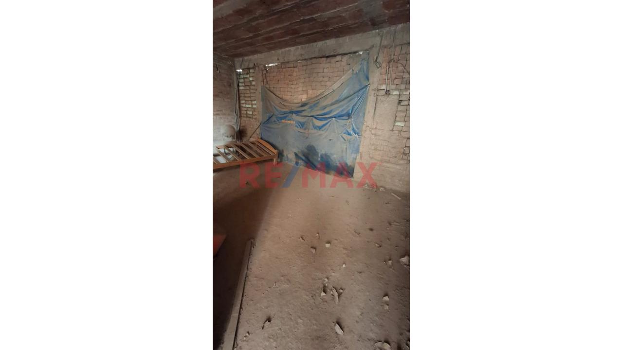 Se Vende Casa Como Terreno  A.T. 120 M2 En Los Olivos De Pro San Martin De Porres — foto 9