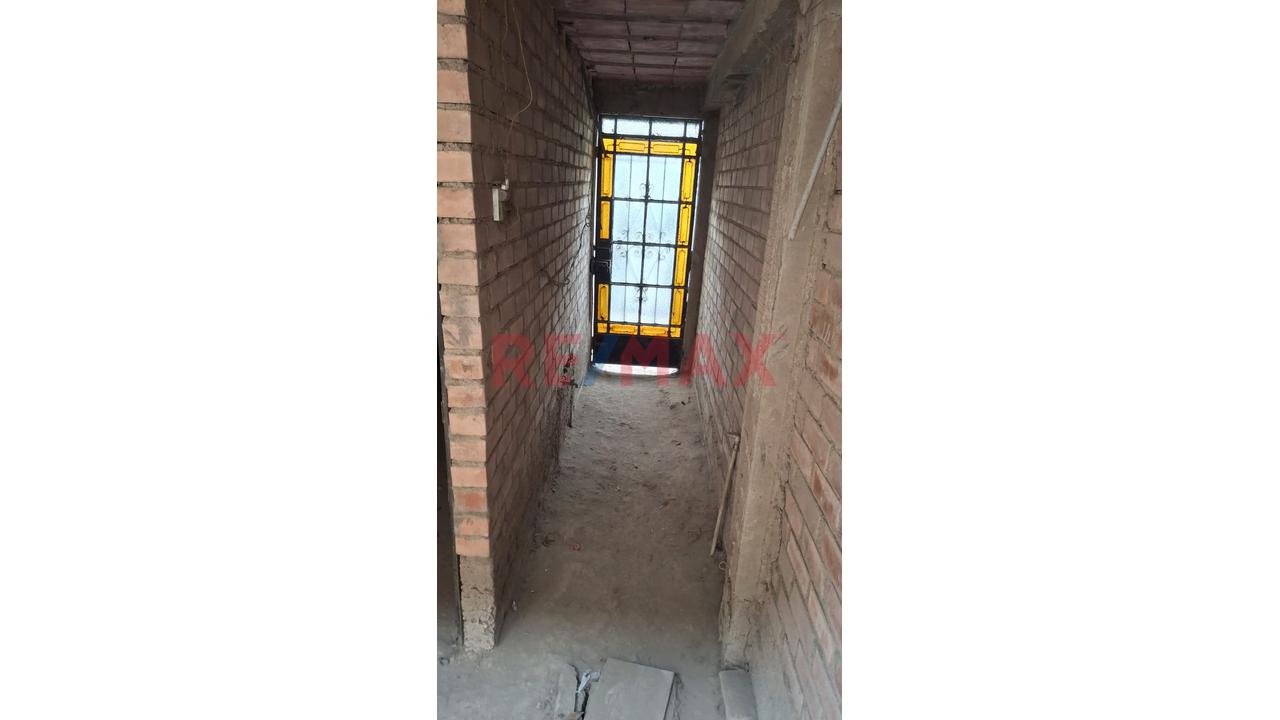 Se Vende Casa Como Terreno  A.T. 120 M2 En Los Olivos De Pro San Martin De Porres — foto 7
