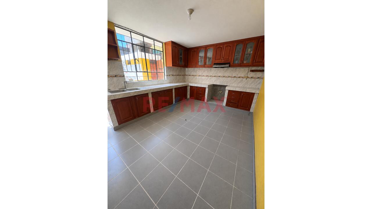 🏡✨ ¡Se Vende Amplia Casa En Asociación José Olaya – Cayma!