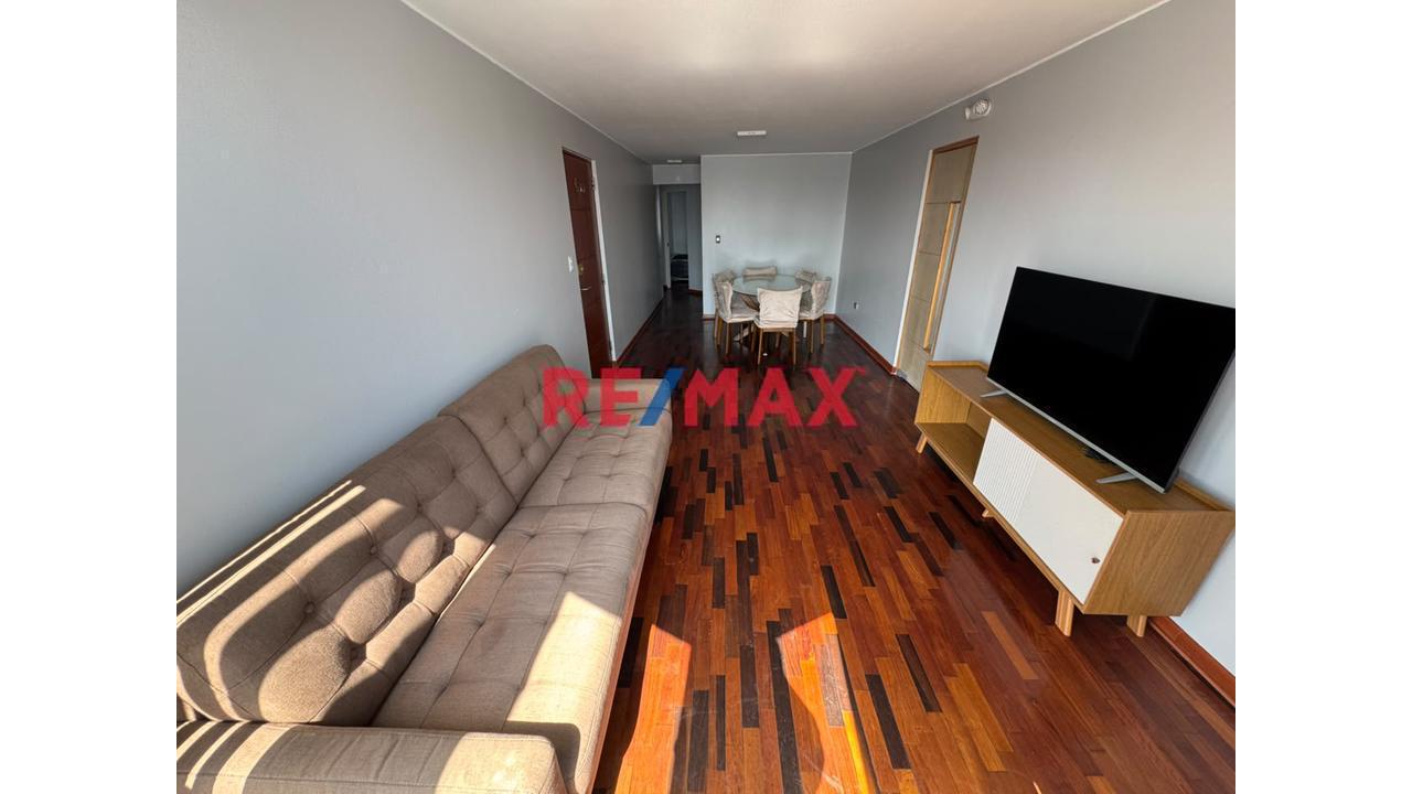 🏢 ¡Amplio Y Luminoso Departamento De 101 M² En Piso 8 + Cochera! No Negociable
