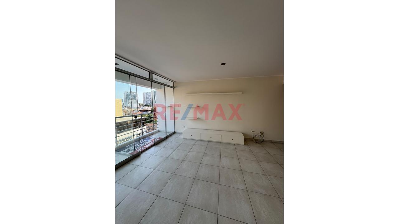 Alquiler Departamento 2 Dormitorios Sala Amplia — foto 2