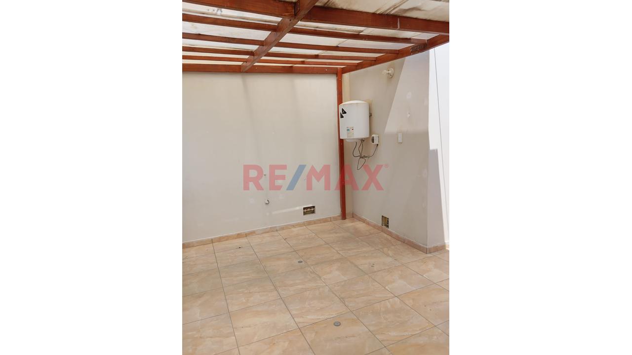 Vendo Exclusiva Casa De 3 Pisos En El Balneario De Santa Rosa: Urb Country Club - 19