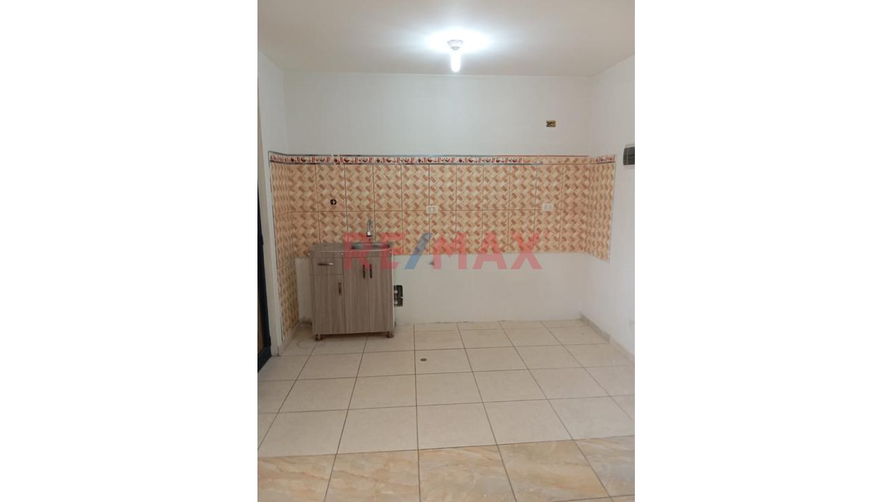 Vendo Exclusiva Casa De 3 Pisos En El Balneario De Santa Rosa: Urb Country Club - 3