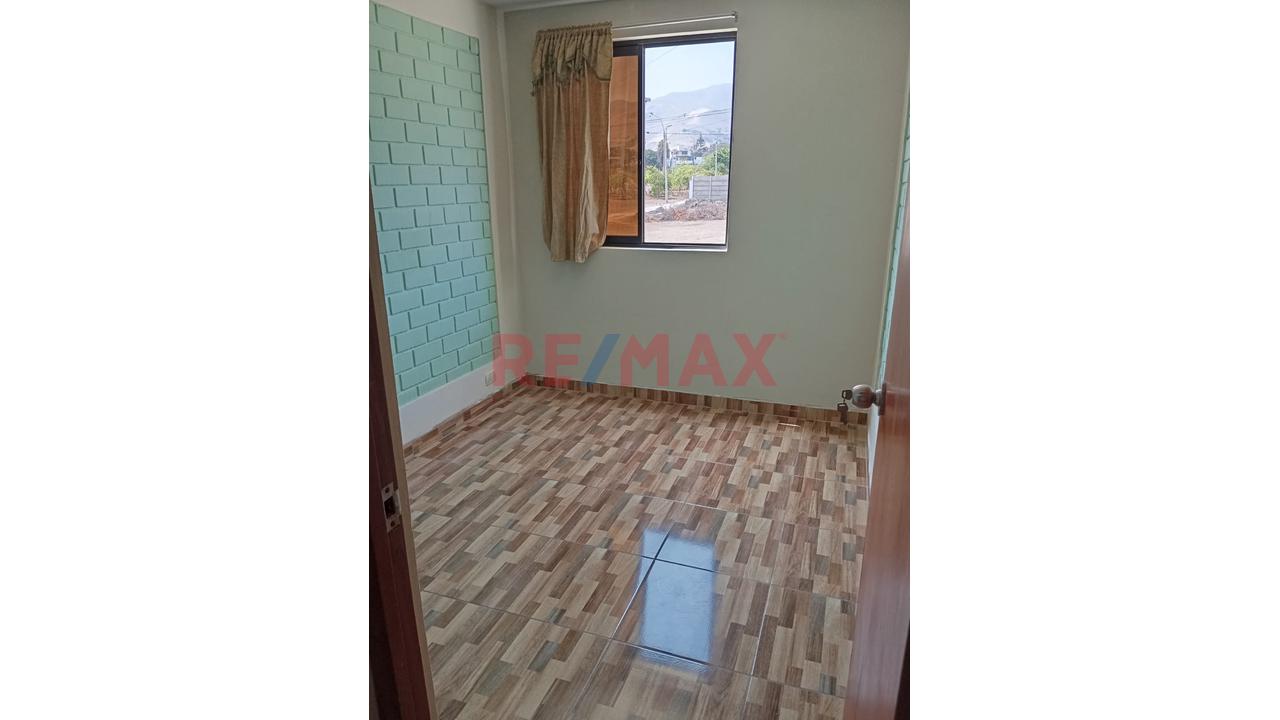 Vendo Exclusiva Casa De 3 Pisos En El Balneario De Santa Rosa: Urb Country Club - 11