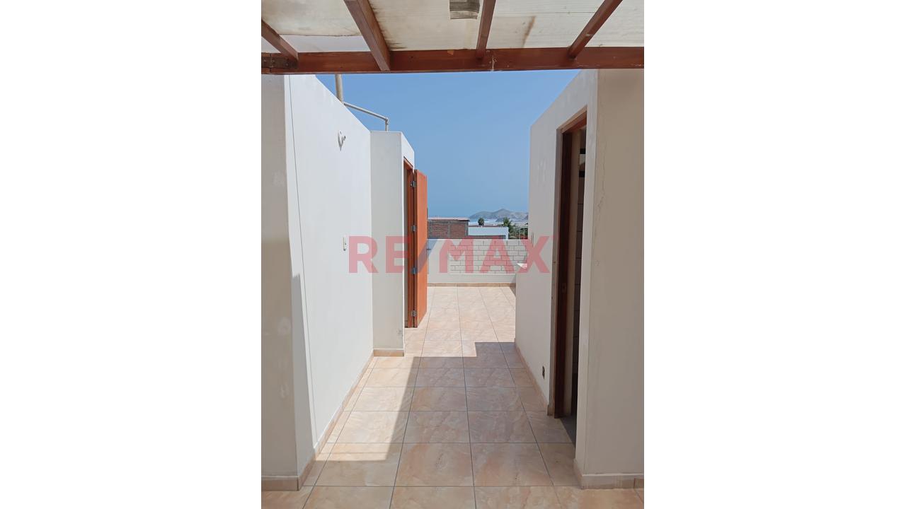 Vendo Exclusiva Casa De 3 Pisos En El Balneario De Santa Rosa: Urb Country Club - 18
