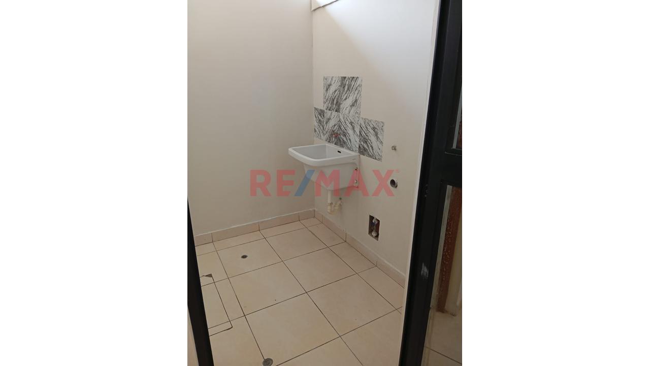 Vendo Exclusiva Casa De 3 Pisos En El Balneario De Santa Rosa: Urb Country Club - 12