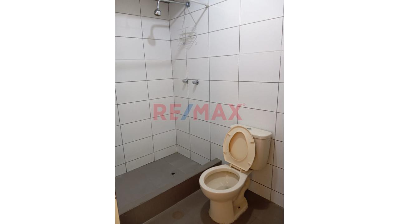Vendo Exclusiva Casa De 3 Pisos En El Balneario De Santa Rosa: Urb Country Club - 13