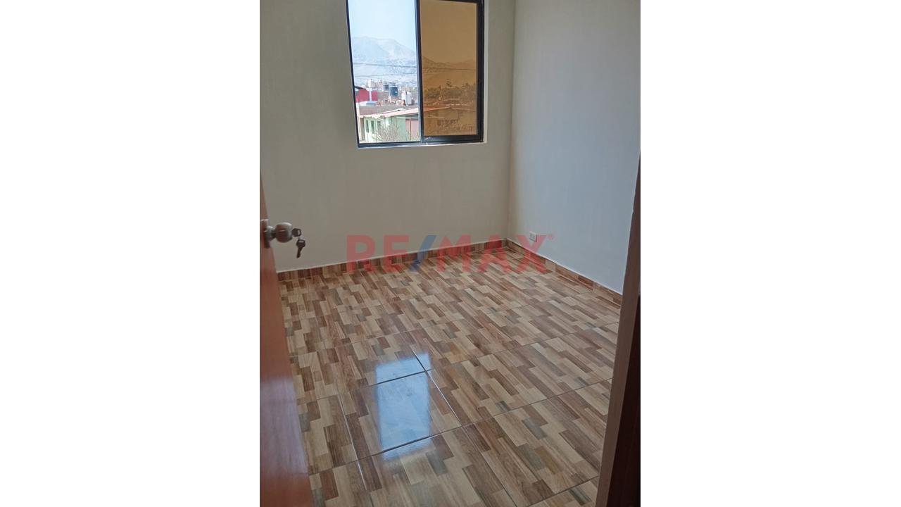 Vendo Exclusiva Casa De 3 Pisos En El Balneario De Santa Rosa: Urb Country Club - 6
