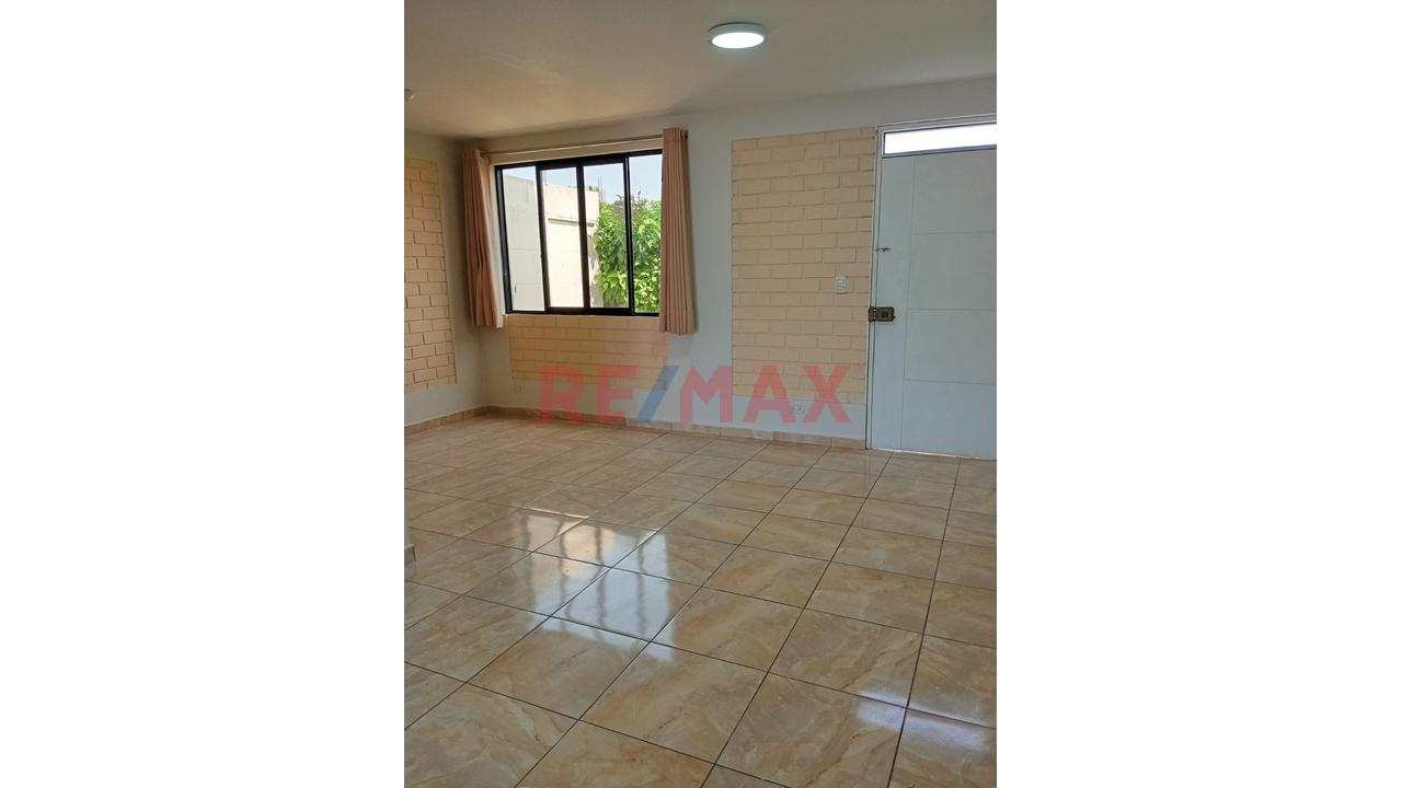 Vendo Exclusiva Casa De 3 Pisos En El Balneario De Santa Rosa: Urb Country Club - 8
