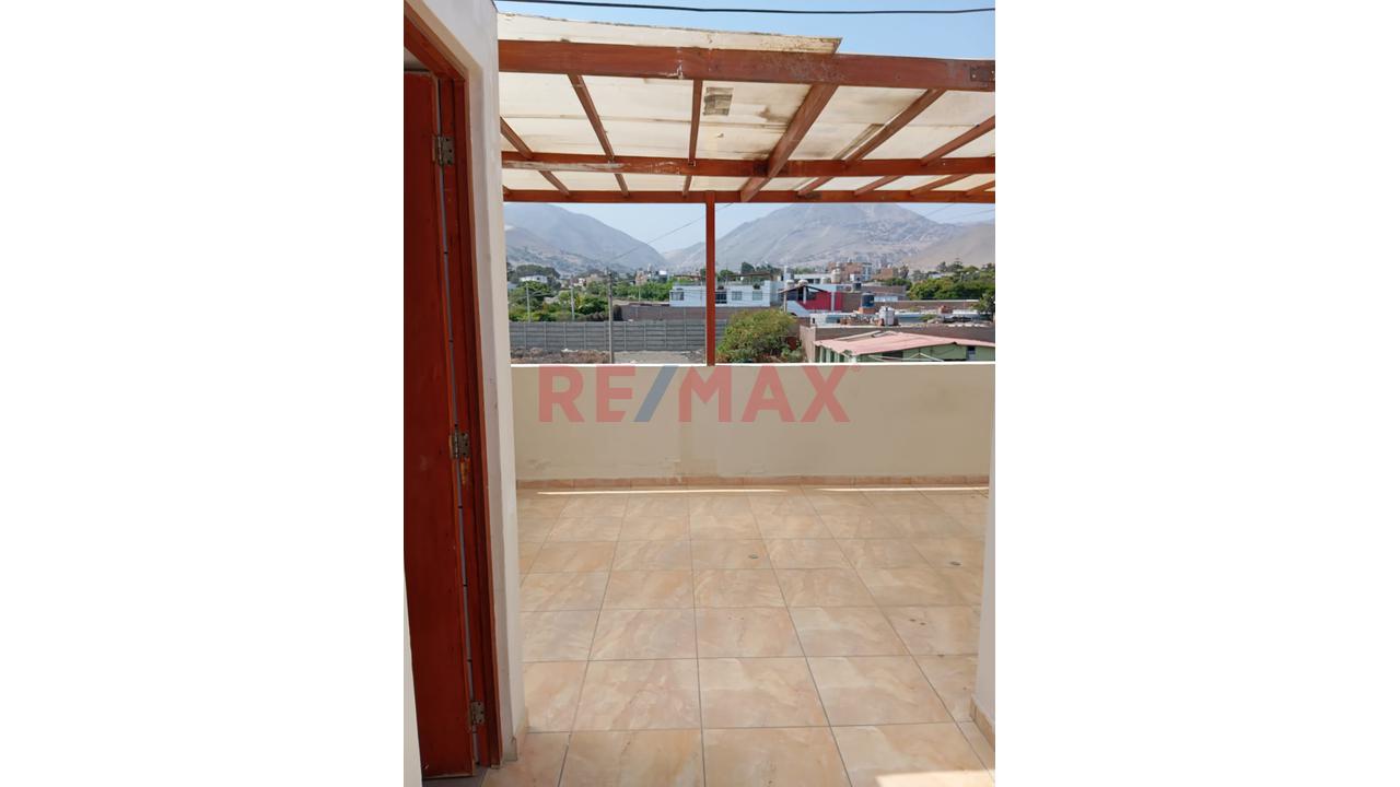 Vendo Exclusiva Casa De 3 Pisos En El Balneario De Santa Rosa: Urb Country Club - 16