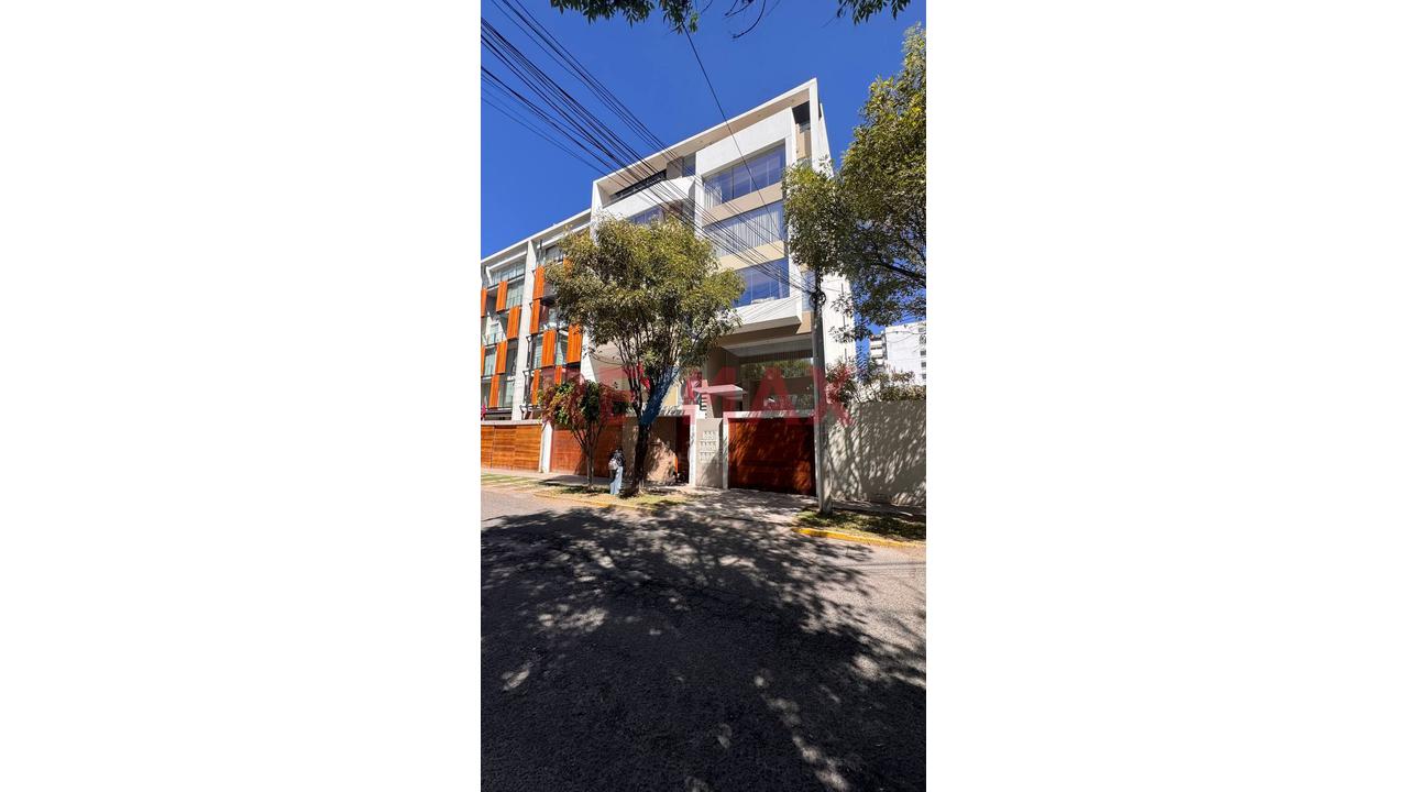 Exclusivo Departamento Semi Amoblado En Calle Los Guindos - Cayma Baja — foto 2