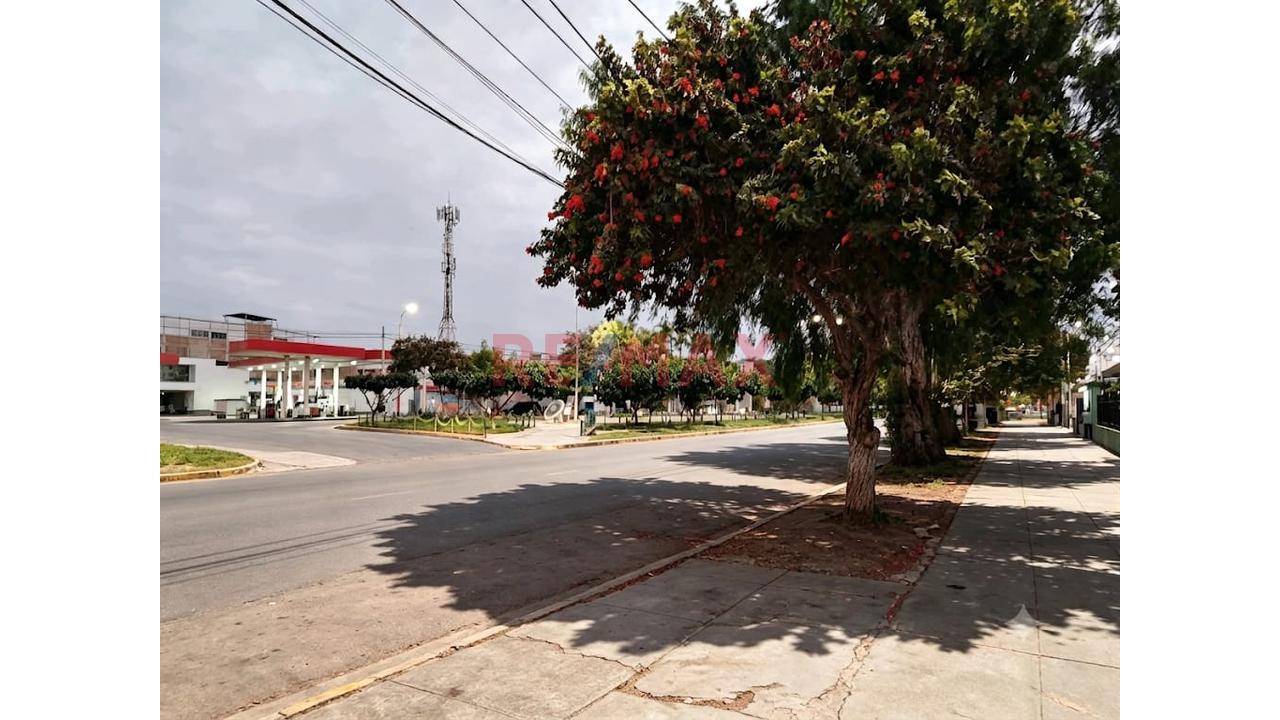 TERRENO COMERCIAL 4