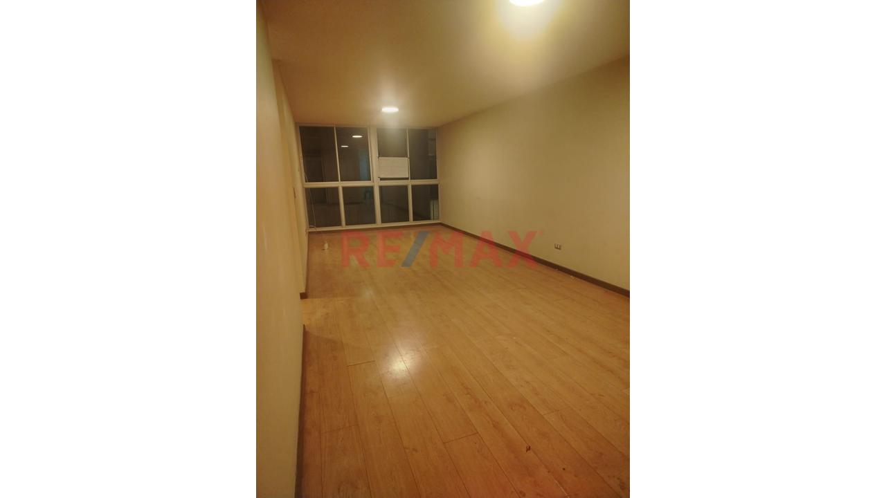 Se Alquila Departamento Con Tres Dormitorios
