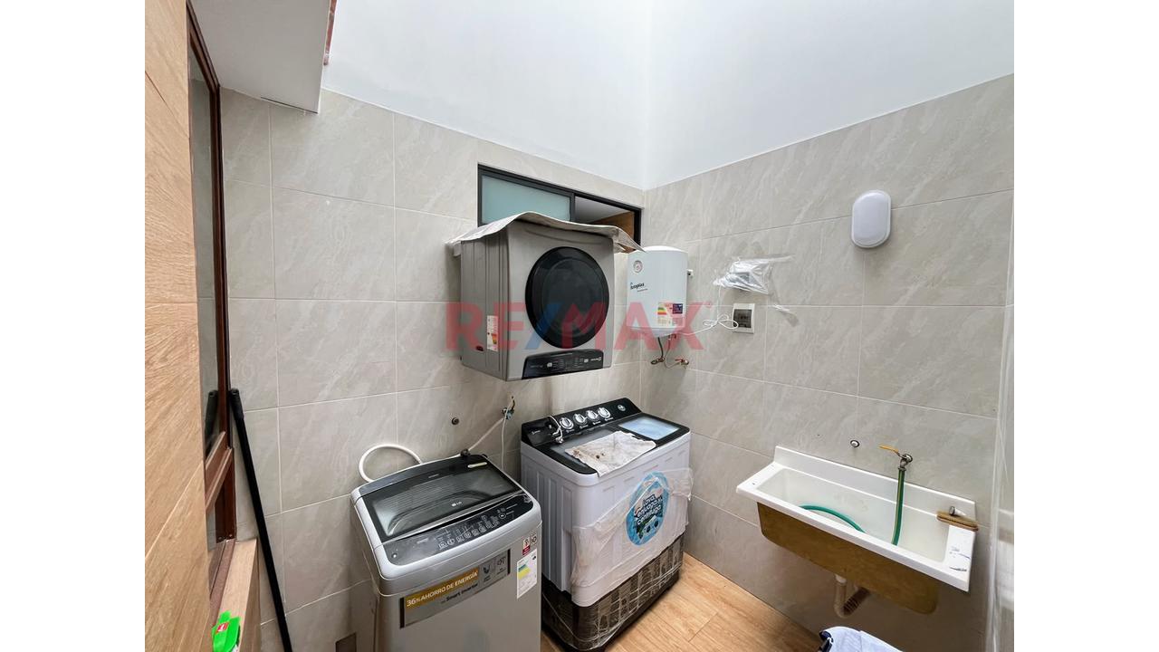Vive A Un Paso De Todo, En Urb. Cedros De Villa - Chorrillos!!… En Moderna Y Acogedora Casa De 3 Pisos - 16