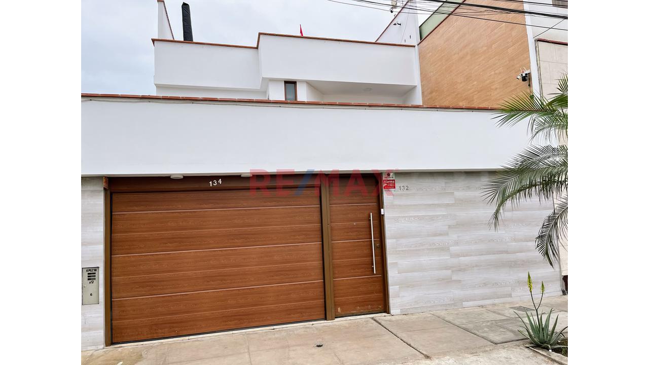 Vive A Un Paso De Todo, En Urb. Cedros De Villa - Chorrillos!!… En Moderna Y Acogedora Casa De 3 Pisos - 19