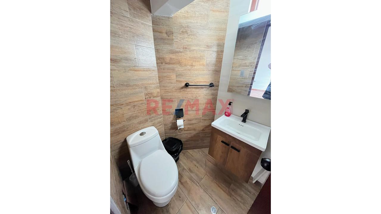 Vive A Un Paso De Todo, En Urb. Cedros De Villa - Chorrillos!!… En Moderna Y Acogedora Casa De 3 Pisos - 5