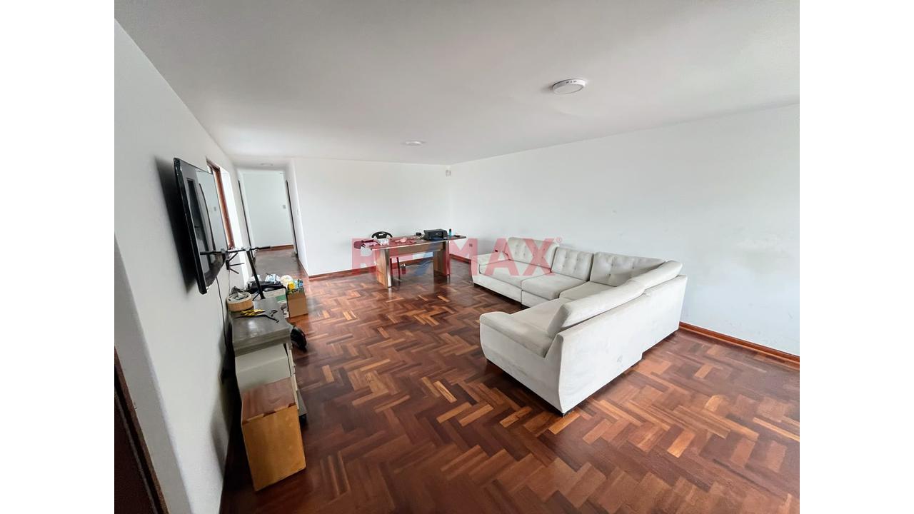 Vive A Un Paso De Todo, En Urb. Cedros De Villa - Chorrillos!!… En Moderna Y Acogedora Casa De 3 Pisos - 10