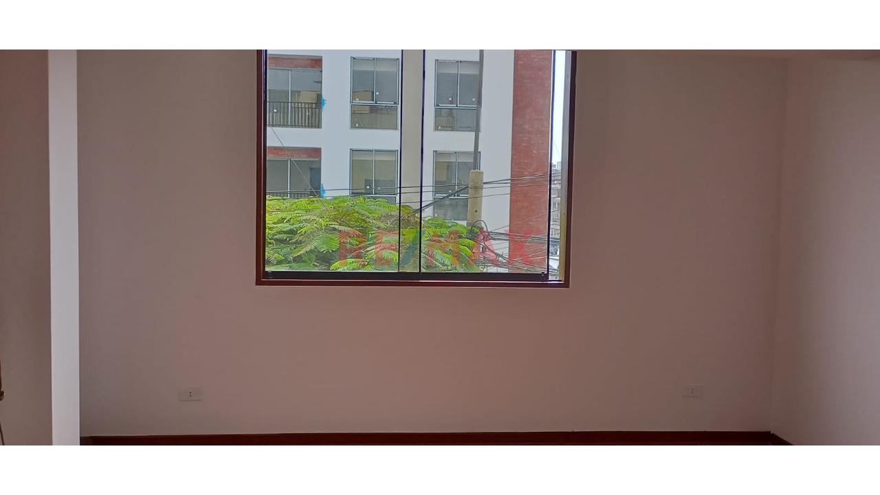 Venta Lindo Departamento En 3 Piso En Surco — foto 4