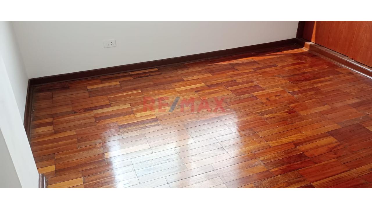 Venta Lindo Departamento En 3 Piso En Surco — foto 8