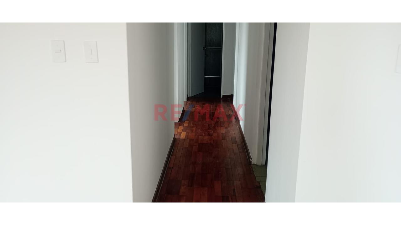 Venta Lindo Departamento En 3 Piso En Surco — foto 9
