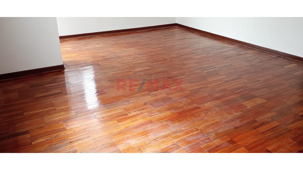 Venta Lindo Departamento En 3 Piso En Surco — foto 10