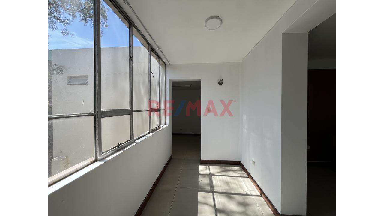 Local Comercial En Avenida Principal - 3Er Piso - 9